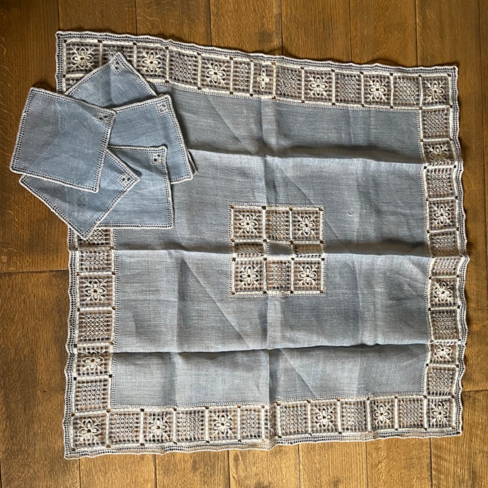 Vintage square table cloth cover and 6 napkins linen crochet embroidered